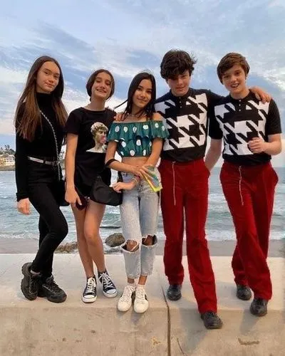 a group of s standing next to each other in front of the water,photo shoot children,fetuses,kiddos,fetus,infants,munchkins,teenyboppers,juveniles,nautical children,quintuplets,commercial,group of peop