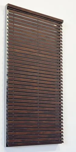 panjur perde, metal gri,the blinds have slats on them with woodgrains,slat window,roller shutter,window blinds,louvered,windowblinds,ventilation grille,wooden shutters,window with shutters,corrugated 