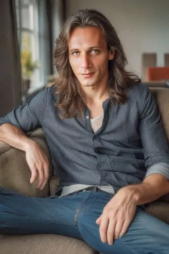 Homme cheveux longs, sur le canapé ,danila bagrov,british semi-longhair,management of hair loss,male model,alex andersee,tom-tom drum,british longhair,itamar kazir,domů,asian semi-longhair,domestic lo