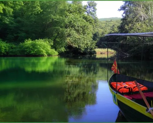 a boat in a green lake,a boat with life vest on sitting in the water,wekiva,the danube delta,wimberley,cenote,giverny,ocklawaha,warrandyte,homosassa,paddle boat,micanopy,danube delta,king decebalus,su