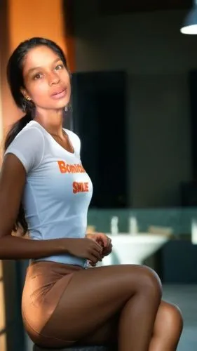Imagen realista, ultra detallada. Mujer mestiza con la más hermosa sonrisa, sus labios carnosos y su hermosos ojos cafés brillan al pensarme. Cabello liso poco abundante ,woman posing for camera in fr