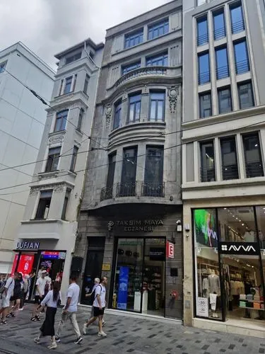  Architectural Renovation

Prompt (English)

Transform the uploaded historic European-style building facade into a world-class Neo-Heritage architectural masterpiece while preserving its original Art 