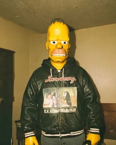 Homero Simpson con camiseta negra y chaqueta de cuero, realista,a simpsons character is in a room next to a door,ski mask,a wax dummy,action figure,balaclava,antihero,collectible doll,garbageman,diete