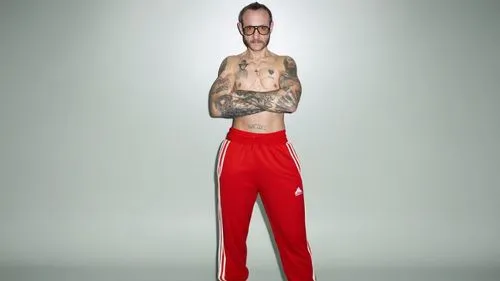 спортивные штаны Адидас,the tattooed man in the red pants has tattooed arms,elongated,trousers,tracksuit,pants,necks,em,pant,rapscallion,slim,mac,lanky,elongate,god,man,crookneck,flea,him,professedly,