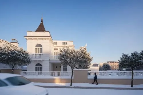 a car driving past a snow covered building,smolny,bonsecours,poundbury,astrakhan,fontevraud,pavlodar,invalides,the white house,catherine's palace,crown palace,cassation,collegiate basilica,futuh,winte