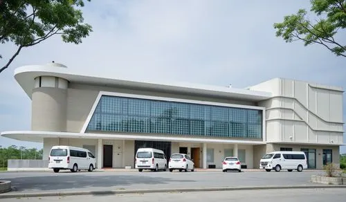 
a medical facility,three city buses parked in front of a building,shenzhen vocational college,medical center,kaist,hongdan center,polyclinic,infopark,technopark,jcenter,healthdyne,headoffice,convergy