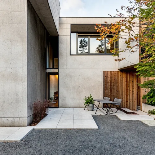 1Building,a small garden is placed between two buildings,exposed concrete,breuer,concrete,concrete slabs,concrete construction,landscaped
