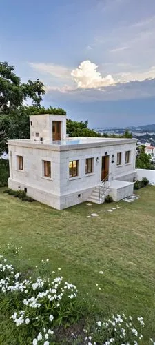 1buildingمنظوربيت مبني من حجر ابيض رخام,the house has a large lawn and a flowery yard,villa,cube house,cubic house,dunes house,holiday villa,model house