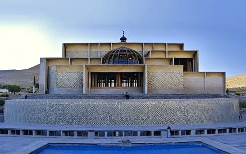 a large building with a sky background,azmar mosque in sulaimaniyah,yazd,halabja,iranian architecture,al-askari mosque,mohtashemi,sulaymaniyah,king abdullah i mosque,khasavyurt,al nahyan grand mosque,
