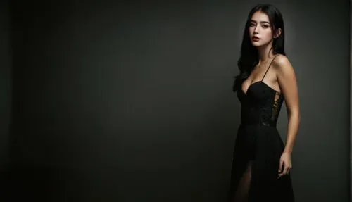 Noble, crown，queen,high_heels,Glossy_background,stockings,披风,dress walk black,black dress with a slit,gothic dress,evening dress,sheath dress,black dress,girl in a long dress,in a black dress,girl in 
