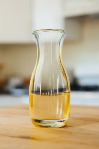 cup of water,carafe,erlenmeyer flask,decanter,balsamic vinegar,coconut oil in glass jar,laboratory flask,glass jar,consomm￩ cup,glasswares,glass vase,walnut oil,sesame oil,tea glass,cooking oil,whiske