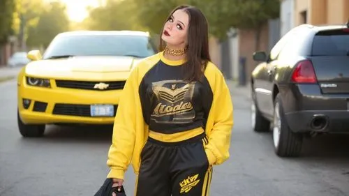 ДЕВУШКА. 
Гетто стоит жёлтый Chevrolet Camaro. Рядом лысый мускулистый мужчина африканец с золотой цепью на шее. Он одет в спортивный костюм фирмы "Adidas". На ногах одеты кроссовки фирмы "Nike"
,a wo