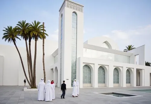DISEÑO DE UNA MEZQUITA UBICADA EN ARGELIA, COMBINANDO ELEMENTOS DE LA ARQUITECTURA MINIMALISTA, FUSIONADOS CON LA ARQUITECTURA ISLAMICA, USO DE CELOSIAS CON DISEÑO ISLAMICO, MINARETE CON CRISTAL, PROT