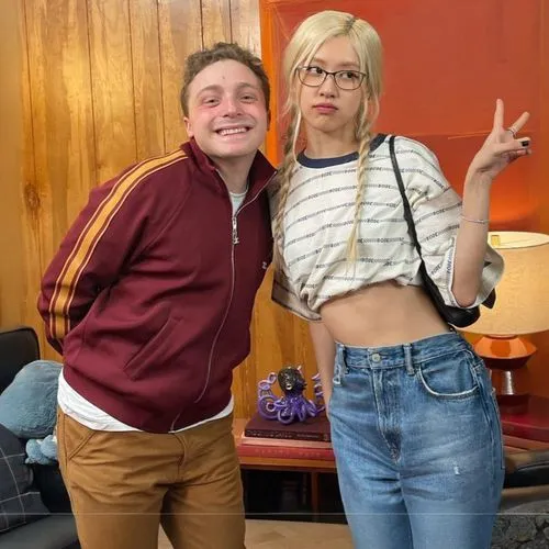 two people pose for a picture at an event,midriff,abs,bellybuttons,singer and actress,icons,tummy,vegan icons,midriffs,nips,outfits,sustainability icons,bicentennials,fab,bellybutton,hosts,mini,spice 