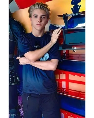Austin butler hair dresser,ninja,mini e,spevavý,pyro,brhlík,edit,růže,felix,anime boy,boy,subcribe,kaňky,png transparent,tangelo,ten,mnohobarvý,dj,brad,podjavorník,stehlík