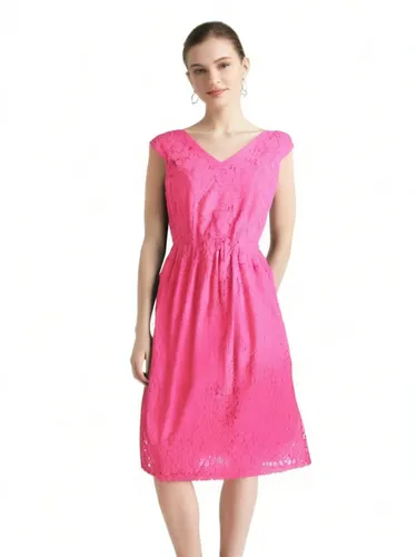 woman wearing pink dress standing in front of white background,dress doll,redress,doll dress,pink large,dress form,nightdress,clove pink,cheongsam,women's clothing,readdress,drees,kurung,nightgown,par
