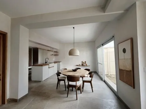 comedor estilo rústico moderno. En el centro una mesa de madera redonda con sillas.,an image of a dining room setting with nice lighting,kitchen interior,associati,habitaciones,anastassiades,home inte