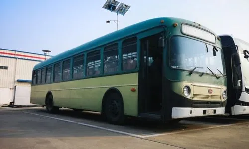 הוסף אנשים בתוך האוטובוס,a bus pulled over to the side of a building,ksrtc,apsrtc,tnstc,msrtc,skyliner nh22,neoplan