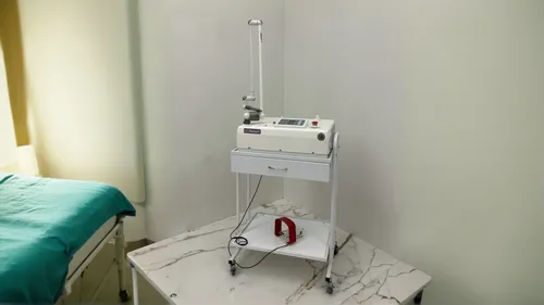 blood pressure measuring machine,treatment room,medical equipment,surgery room,medical device,hospital bed,doctor's room,ventilator,changing table,children's operation theatre,magnetic resonance imagi