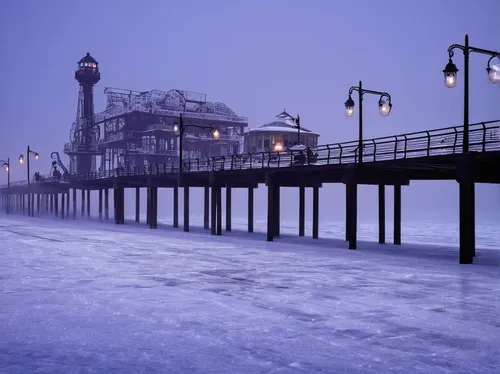 PHOTO: Ice builds up along North Avenue Pier while temperatures hovered around zero degrees Fahrenheit on Jan. 7, 2015 in Chicago, Ill.,the pier,east pier,boardwalk,old pier,grand haven,cromer pier,sc