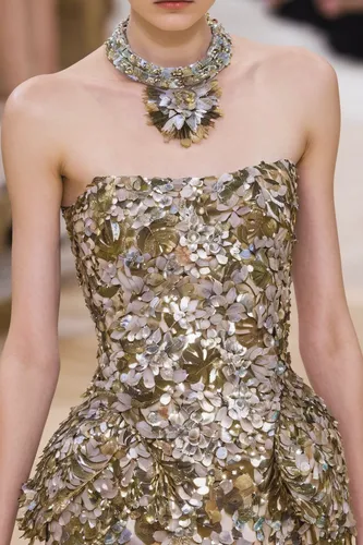 chanel,jeweled,embellished,haute couture,embellishments,rhinestones,drusy,tisci,jewelry（architecture）,ball gown,glittering,pearl necklace,embellishment,versace,strapless dress,runway,love pearls,bridal accessory,evening dress,collar,Photography,Fashion Photography,Fashion Photography 24