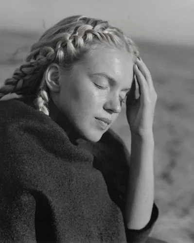 signoret,eva saint marie-hollywood,whigfield,cornrows,plaited,lartigue