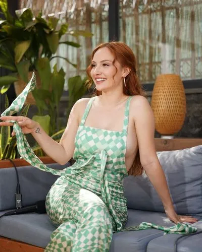 Apron,a woman sitting on a couch with a dress on,green dress,in green,mera,chastain,green,blanchett