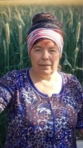  пшеничное поле,a woman with red, white and blue shirt standing in front of a grass field,campesina,woman of straw,barley cultivation,farmworker,durum wheat,agricultura,yezidi,rigoberta,oryza,kyrgyzst