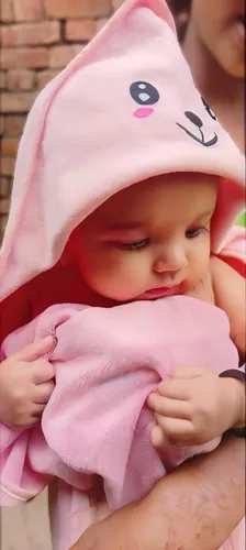 plagiocephaly,bhanja,pink hat,cute baby,swaddle,pequena,purdah,little girl in pink dress,neopolitan,kutti,taimur,figli,girl wearing hat,pembe,hemangiomas,pinki,eissa,baby care,bhanwari,babyhood