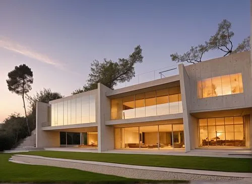 In a spacious masterful study, a minimalist house with a minimalist style exudes relaxation and beauty. The facade of the house is adorned with intricate concrete facades and plush carpet, with polish