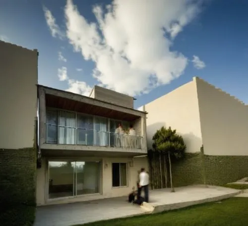 In the heart of a bustling city, a minimalist style house with bold colors features the style of a local metropolis. The house is a blend of Mexican architecture with the iconic style of the Mexican a