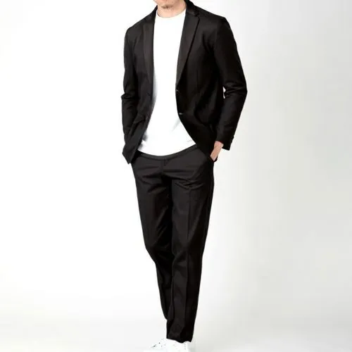 a man in a black suit poses for a picture,weiliang,men's suit,siwon,seungri,yoochun,yuchun