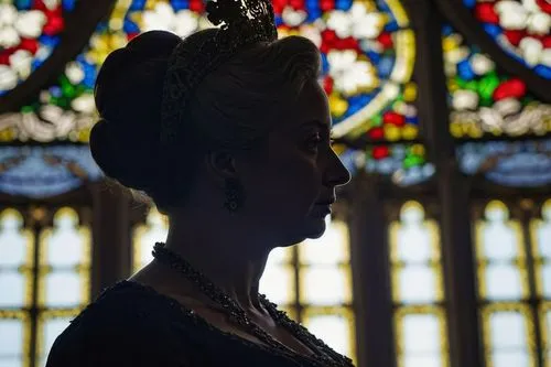 woman silhouette,crown silhouettes,elizabeth i,bedelia,knightley,the crown,elizabeth ii,noblewoman,crown jewels,victorian lady,elizabethan,portrait of christi,praying woman,queenie,gothic portrait,swinton,elizabethans,the silhouette,crowns,queen anne