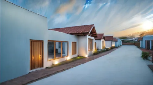 Un leve movimiento que muestre la fachada principal ,two buildings facing opposite directions with lights at night,fresnaye,duplexes,townhomes,landscape design sydney,passivhaus,vivienda