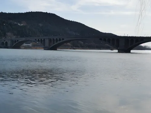 danube bridge,cable-stayed bridge,aiguebelette,toktogul dam,narrows,ebro,bridge piers,memorial bridge,bridge,segmental bridge,douro,hwy 191 at flaming gorge,gorges du verdon,canim lake,lagoa rodrigo de freitas,arch bridge,angel bridge,concrete bridge,old bridge,rhone