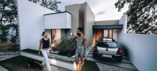 DISEÑO EXTERIOR DE VIVIENDA RESIDENCIAL, ESTILO MINIMALISTA, CON ELEMENTOS EN FACHADA A BASE DE MUROS EN COLOR BLANCO, TABIQUE APARENTE, REMATES COLOR GRIS,LUZ DE DIA, LUZ NATURAL,  PERSONAS, AUTOS, F