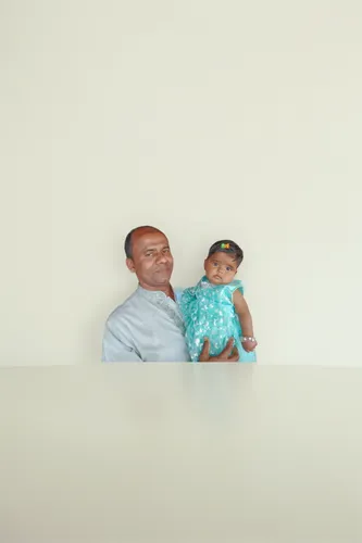 social,father with child,photographic background,digital photo frame,portrait background,children's photo shoot,blur office background,white background,on a white background,father and daughter,photo 