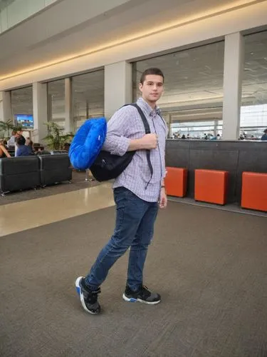 slacks,rdu,levchin,carry-on bag,tsa,bo leaves,backpack,bizinsider,tarik,yapor,airports,backpacked,luggage,backpacker,backpacks,techradar,moving walkway,knapsacks,wujs,kramnik,Male,South Americans,Crew cut,Youth & Middle-aged,L,Confidence,Men's Wear,Indoor,Airport