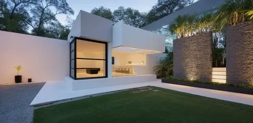 Diseño exterior de una casa moderna estilo minimalista combinando muros de color blanco con muros de tabique aparente, herrería de aluminio con cristal, fotografía hiperrealista, fotografía arquitectó