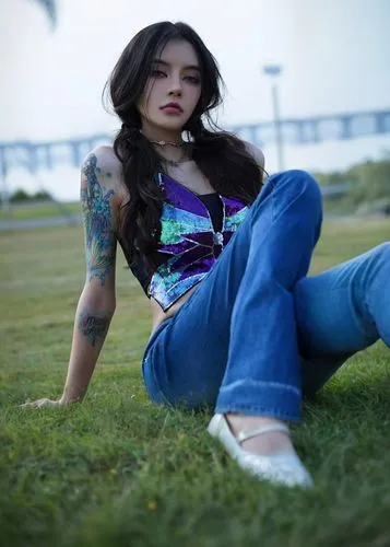 kreayshawn,tattoo girl,origliasso,bani,tie dye,sammi