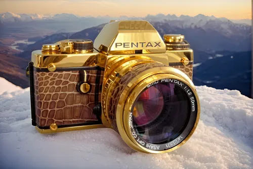 twin-lens reflex,reflex camera,photo lens,lubitel 2,mirrorless interchangeable-lens camera,twin lens reflex,aperture,zenit-e,zenit et,single-lens reflex camera,zenit camera,olympus,photo-camera,capture desert,golden frame,helios 44m-4,vintage camera,helios-44m-4,paxina camera,telephoto lens