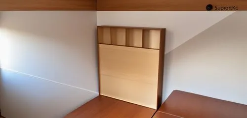 MOBILE LETTO A CASTELLO CHIUSIO IN LEGNO MASSELLO DI ROVERE SBISNCATO CONTENENTE 2 MATERASSI NEI RIPIANI DI SOTTO E VANI CONTENITORI NEI 4 SPORTELLI SUPERIORI,walk-in closet,japanese-style room,closet