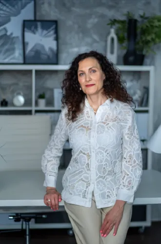 talalay,hovnanian,azoulay,lovinescu,bussiness woman,saariaho