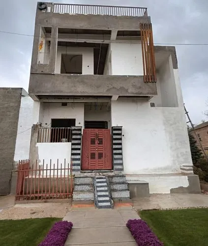 an apartment building with a staircase leading to the second floor,kishangarh,prammanasudh,sabarkantha,banaskantha,chaumukkha mandir,bhairahawa,kasturba,gandhipuram,mohalla,panchmahal,rajmahal,dhaulad