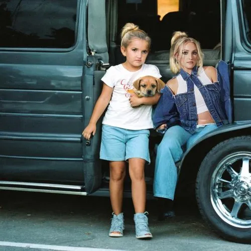 Jamie Lynn Spears, Van da família, cachorro, ambiente,girl in car,girl with dog,girl and car,lily-rose melody depp,photographing children,vintage babies,family car,the old van,vintage children,baby ic