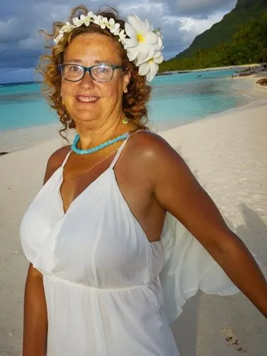 tahiti,bora-bora,hula,farofa,moorea,moana,mahé,plus-size model,cook islands,polynesian girl,samoa,saona,bahama mom,luau,bora bora,rhonda rauzi,napali,vatapá,antilles,dame blanche,Female,Southern Europeans,Curly,Mature,XXXL,Happy,Outdoor,Bora Bora Island