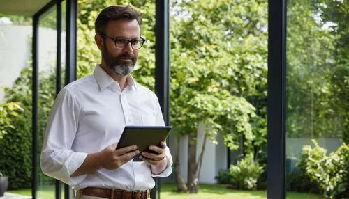 vaughters,crittall,ereader,jolla,holding ipad,tablets consumer,mobile tablet,kindle,bergesen,jarvis,ilkka,kindleberger,lumia,telenor,windows phone,mycroft,sarsgaard,tergesen,powerglass,troussier,Illustration,Realistic Fantasy,Realistic Fantasy 09