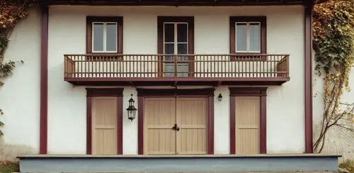 - Portas de madeira pintadas cor grená. 
- Toldo de lona "listrado cor azul e branco"
,a very large brown and white house with some big doors,house facade,lockenhaus,biedermeier,model house,landhaus,w