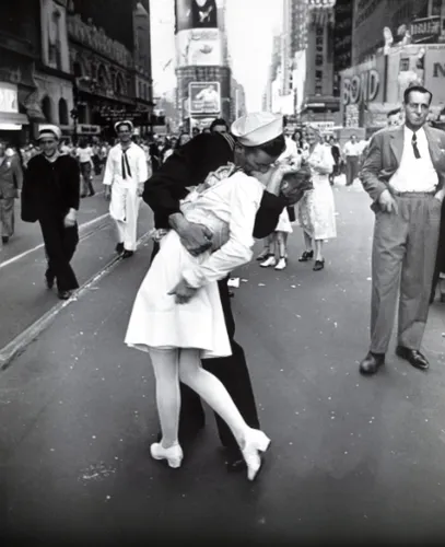 Times Square, New York City, full of pedestrians, 1950, black and white vintage photo,13 august 1961,vintage man and woman,fifties,vintage boy and girl,50's style,1950s,vintage 1950s,classic photograp