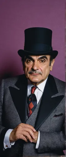 David Suchet as 'The Landlord',mubarak,al capone,enrico caruso,groucho marx,maroni,abe,hotel man,mafia,turunç,ursaab,suit actor,count,3d albhabet,cümbüş,mr,dali,mohnfigur,el salvador dali,cholado,güve